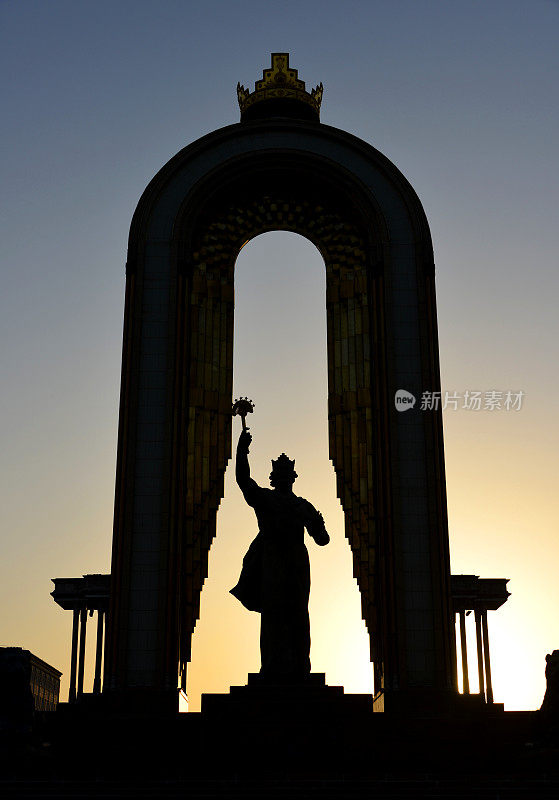 Ismoil Somoni纪念碑轮廓，杜尚别，塔吉克斯坦